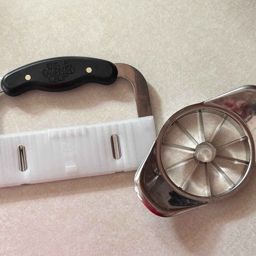 The Pampered Chef Apple Slicer and cutting tool
